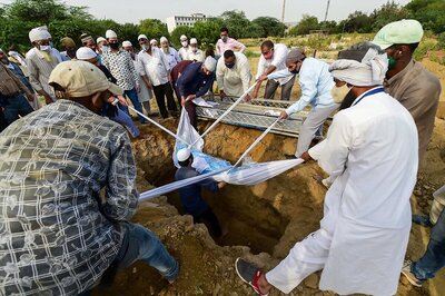 India Records 2.95L Fresh Covid-19 Cases, 2,023 Fatalities With No Sign of Surge Abating- 10 Points