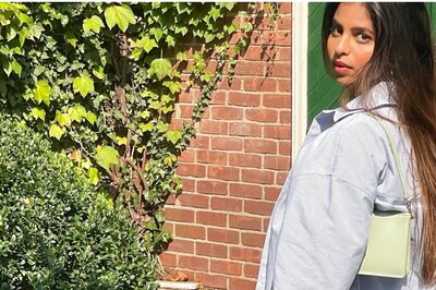 Shah Rukh Khan's Daughter Suhana is a Stunner as She Poses Outdoor, See Pics