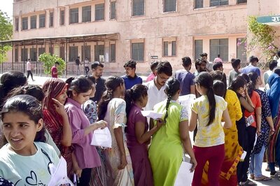 Maharashtra Govt to Offer Free Medical, Engineering Courses For Female Students