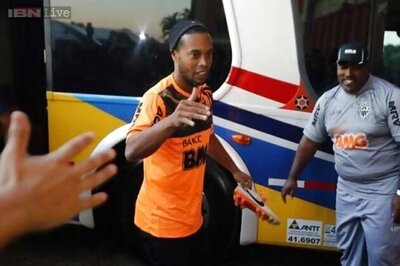 Ronaldinho signs for Mexico's Queretaro