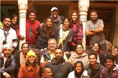 Kriti Sanon Shares Candid Pics from 'Mimi' Sets, Hides Gained Weight by Wearing Baggy Clothes