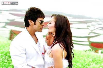 'I' Tweet Review: The film has a thin plot, but Vikram manages to look convincing, earnest and real