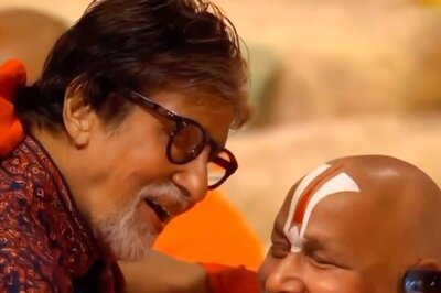 Amitabh Bachchan Touches Swami Rambhadracharya's Feet At Anant Ambani-Radhika Merchant's Shubh Ashirwad; Watch