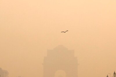 Delhi's Air Quality in 'Poor' Category, Maximum Temperature Settles at 32.5 Deg C
