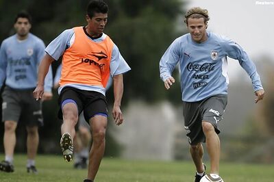 Uruguay lead SA 1-0 at half-time