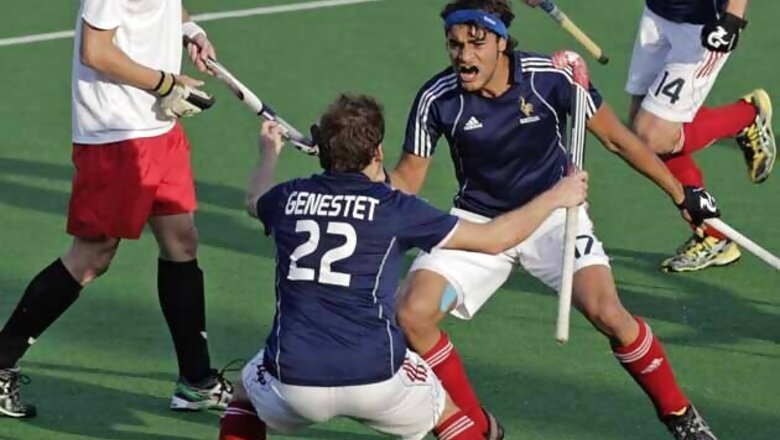 Canada trounce Italy, France scrape past Poland