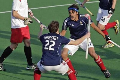 Canada trounce Italy, France scrape past Poland