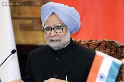 Vladimir Putin calls up PM Manmohan Singh, explains situation in Crimea