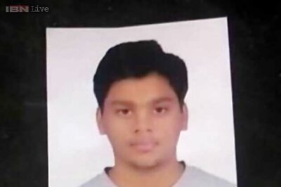 West Bengal: Student's body found on railway tracks, family alleges murder