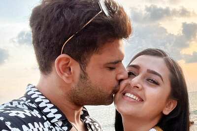 Karan Kundrra Kisses 'Queen' Tejasswi Prakash As They Mark One Year of Her Bigg Boss 15 Win