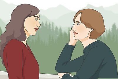 14 Telling Signs a Woman is Attracted to Another Woman