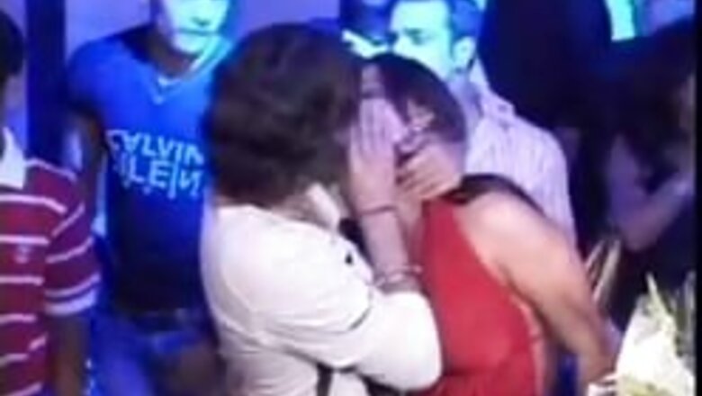In Pics: Kissing is really an art!