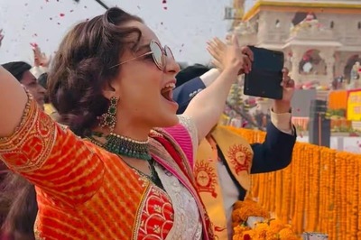 Kangana Ranaut Cheers 'Jai Shree Ram', Showers Flower Petals In Ayodhya After Ram Mandir Inauguration