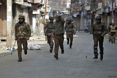 Curfew continues in Kashmir Valley for fourth day