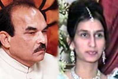 D P Yadav's men rough up journalists