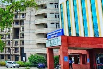 Delhi Govt Begins Tree Plantation Drive at Jamia Hamdard University