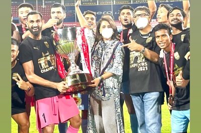 Neetu Kapoor Fills in for Covid-hit Ranbir as Mumbai City FC Win ISL, Alia Bhatt Celebrates Online