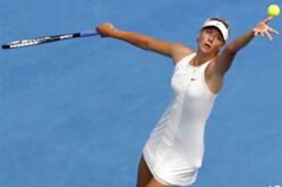 Sharapova enters 4th round, Mauresmo knocked out