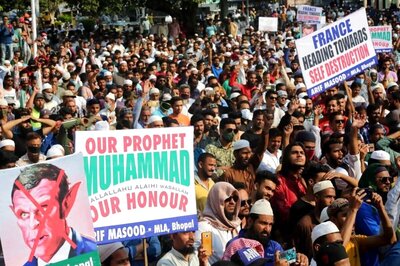 Thousands Led by Bhopal Cong MLA Protest Macron's Defence of Cartoons, 200 Booked for Flouting Covid Norms