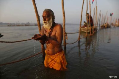 Devotees take holy dip in Ganga on Mauni Amavasya