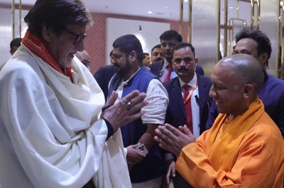 Amitabh Bachchan Greets UP CM Yogi Adityanath With Folded Hands at Ram Mandir; Pics Go Viral