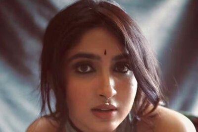 Actress Saanya Iyer Sets Temperature Soaring In Her Vintage Look