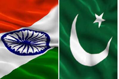 Blast derails India-bound train in Pakistan