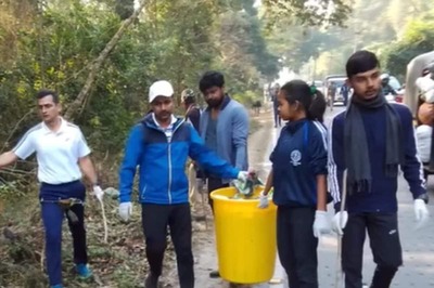 This IFS Officer Is Winning Hearts For Collecting Litter While Jogging
