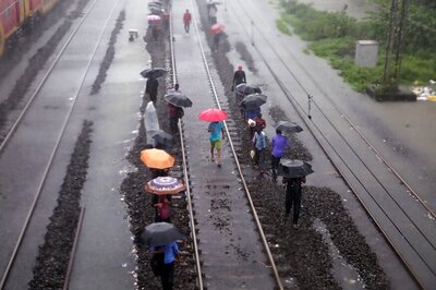 Pregnant Journalist Rescued After 12 Hours in Stranded Mumbai Local