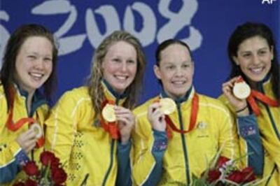 Aussie women win 200m freestyle relay in world record time