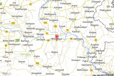 Armed men loot policeman of Rs two lakh