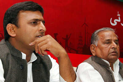 Samajwadi Party Rift: Mulayam Backs Amar, Shivpal; Meet Ends in Acrimony