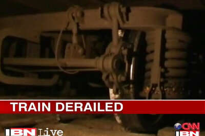 Eight bogies of Durg-Puri Express derailed