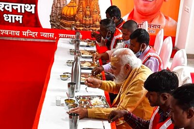 Not Just Varanasi, PM Modi Has a History of Paying Surprise Visits to Labourers During His Tight Schedules