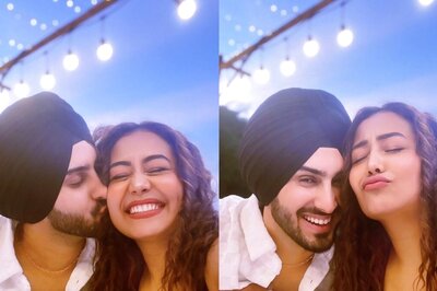 Neha Kakkar, Rohanpreet Singh Indirectly Break Silence on Divorce Rumours; Share Romantic Photos