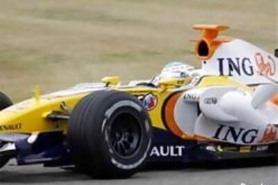 Alonso gives new Renault a problem free debut