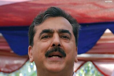 Gilani seeks to put row with military behind