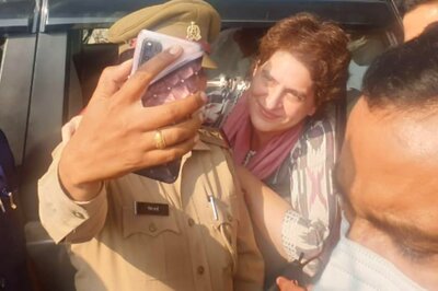 Action Likely Against On-duty Female Cops in UP for Clicking Selfies With Priyanka Gandhi