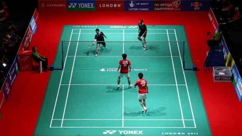 Badminton set for line-call review system