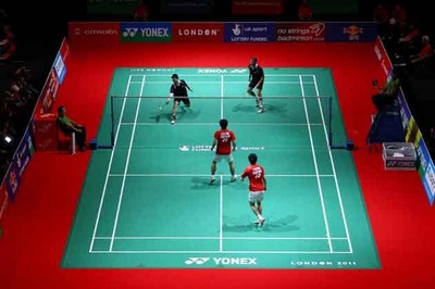 Badminton set for line-call review system