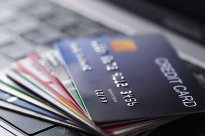Looking for Credit Card With Multiple Offers and Cashback? Here are 5 All-Rounder Cards