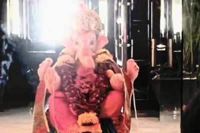 Shah Rukh Khan Celebrates Ganesh Chaturthi: ‘Ganpatiji Welcomed Home by Lil' One And Me’