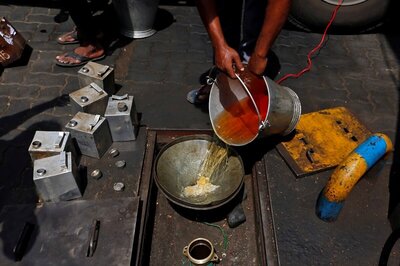 Finally Some Relief? Petrol, Diesel and LPG Rates to Come Down Amid It'nl Price Reduction, Says Report