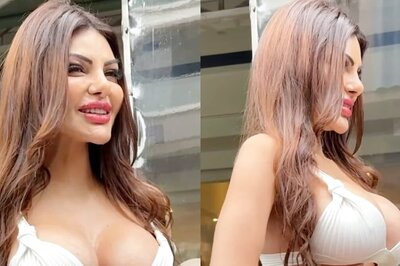 Sexy! Sherlyn Chopra Flaunts Her Curves In BOLD Bralette, Turns Heads at a Cafe; Watch Video