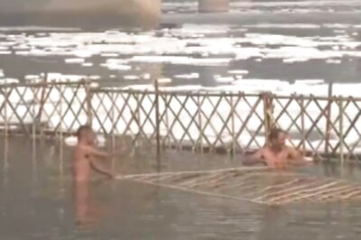Yamuna Toxic Foam: Chhath Festivities Dampened With Barricades, Police at Key Sites; BJP Protests