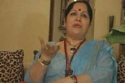Shilpa's mother flies to her rescue