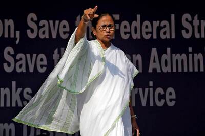 Pre-Booked Bus Rides to Get Back to Work is Mamata Banerjee’s Latest Aid for Migrant Workers