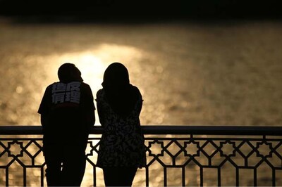 How you tilt your head key to look attractive?