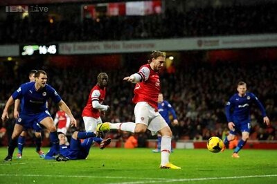 Arsenal beat Cardiff 2-0; Everton grab late draw at Stoke