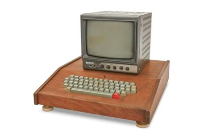 First Apple Computer, Hand Built By Steve Jobs Fetches About Rs 4.5 Crore In Auction